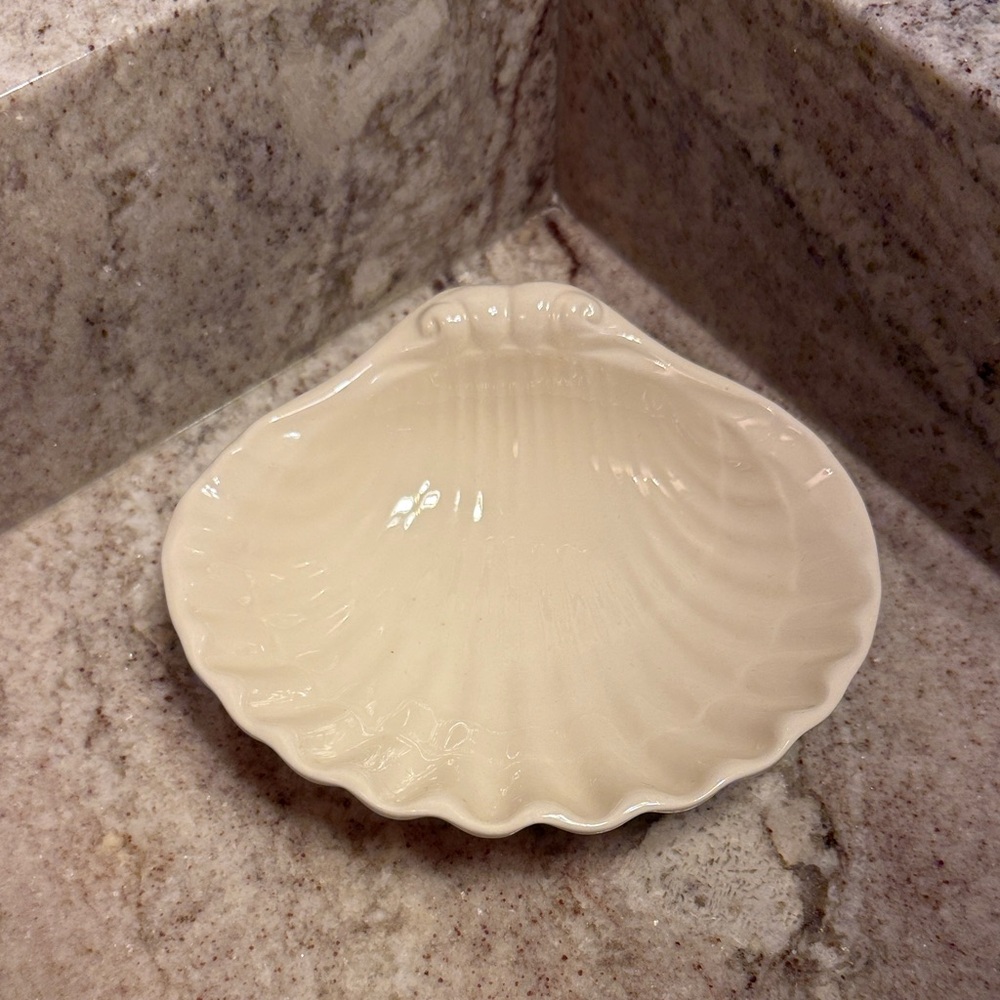 Crabtree and Evelyn Vintage Cream Shell-Shaped Dish